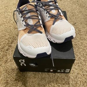 ON CLOUDSTRATUS SHOES **worn twice**